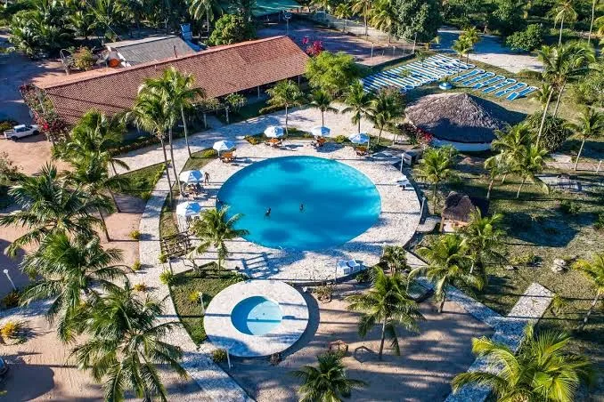 Piscina do Hotel Marina Porto Abrolhos